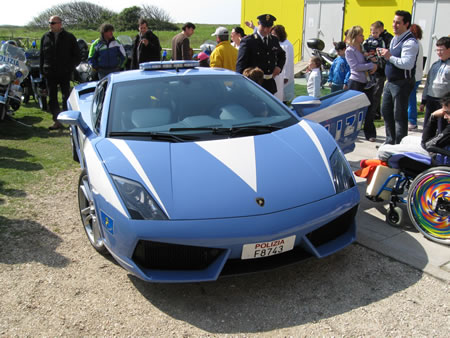 La Lamborghini della Polizia che ci ha scortati alla Pasqua per un bambino